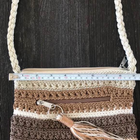 YKK crocheted purse.  Beige toned colors. - Picture 6 of 8
